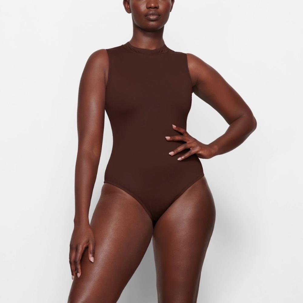 SKIMS SWIM SLEEVELESS ONE PIECE - COCOA - MEDIUM